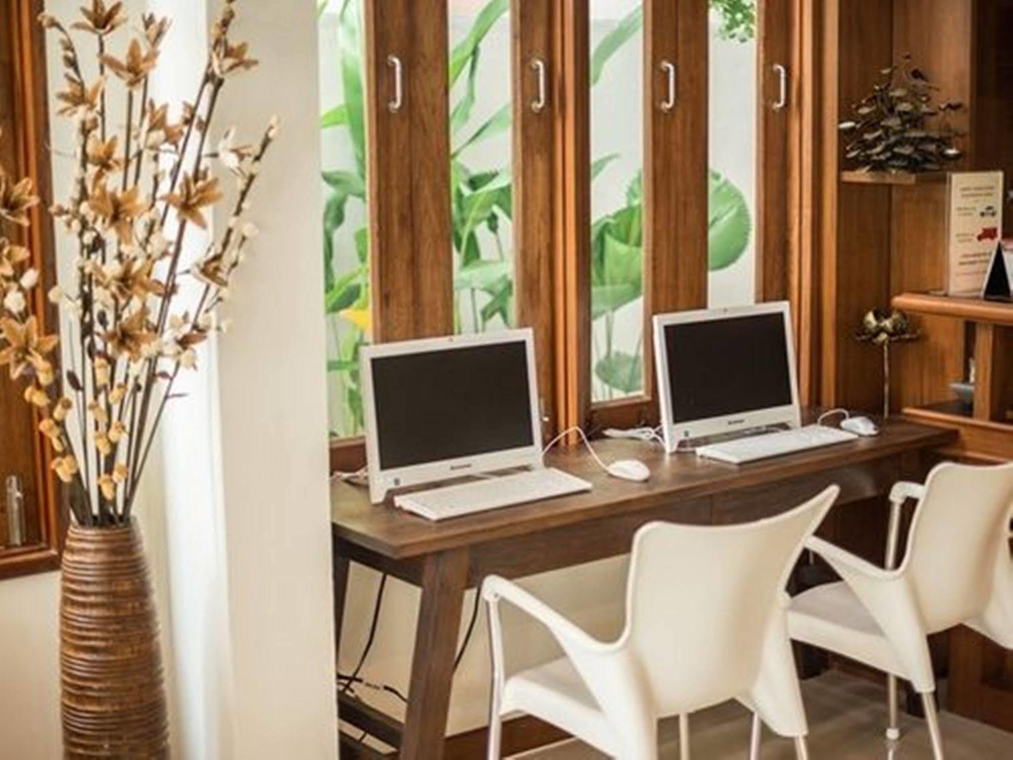 Hotel Cozytel Chiangmai Chiang Mai Esterno foto