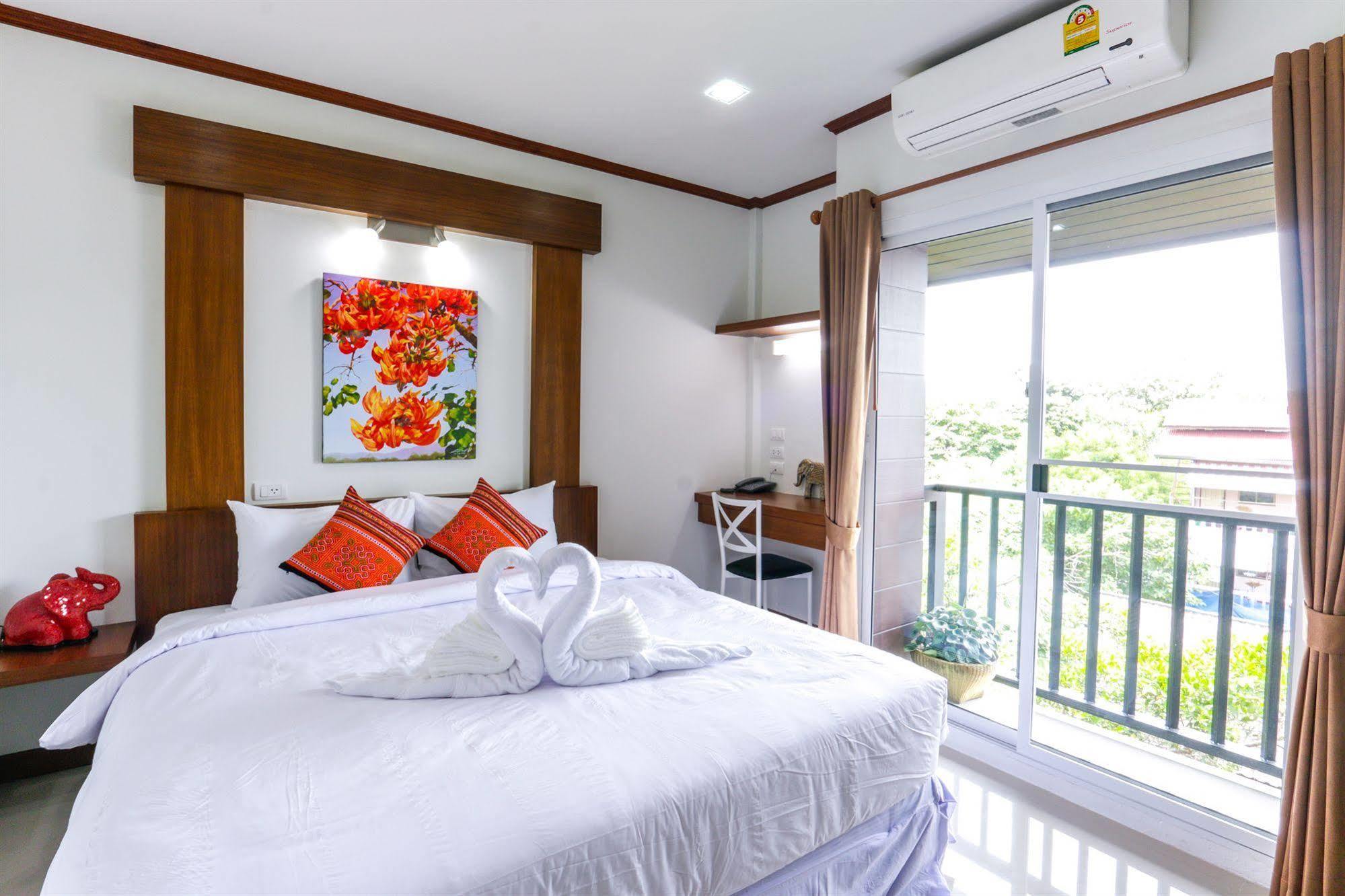 Hotel Cozytel Chiangmai Chiang Mai Esterno foto